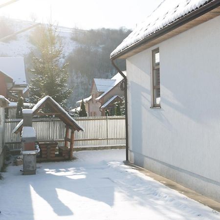 Sunhouse Villa Mizhhirya  Bagian luar foto